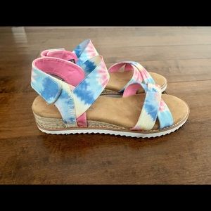 Bobs Sketchers memory foam tie dye sandals size 7.5 W 7.5W